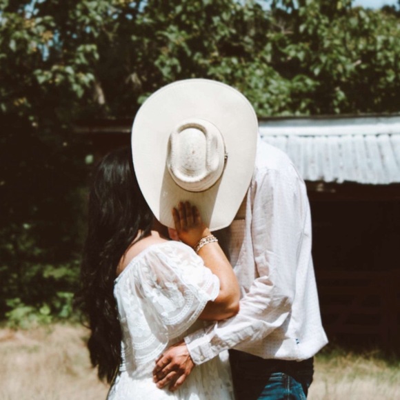 Meet your Posher, Nikole - Picture 4 of 7